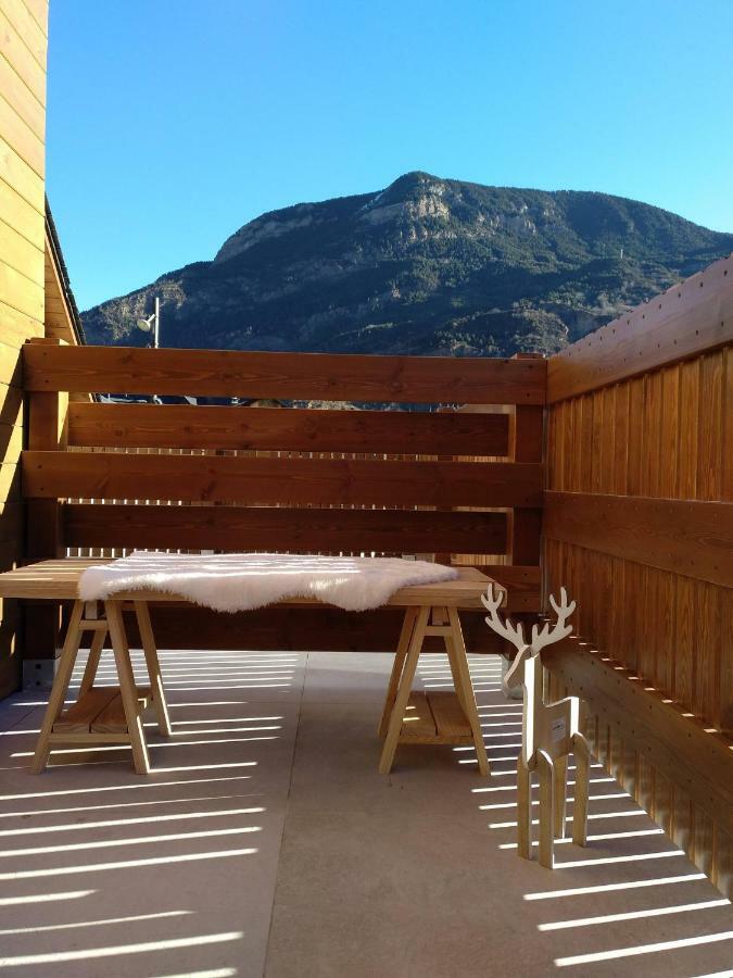 Апартаменты Tuca Del Mont Бенаске Экстерьер фото